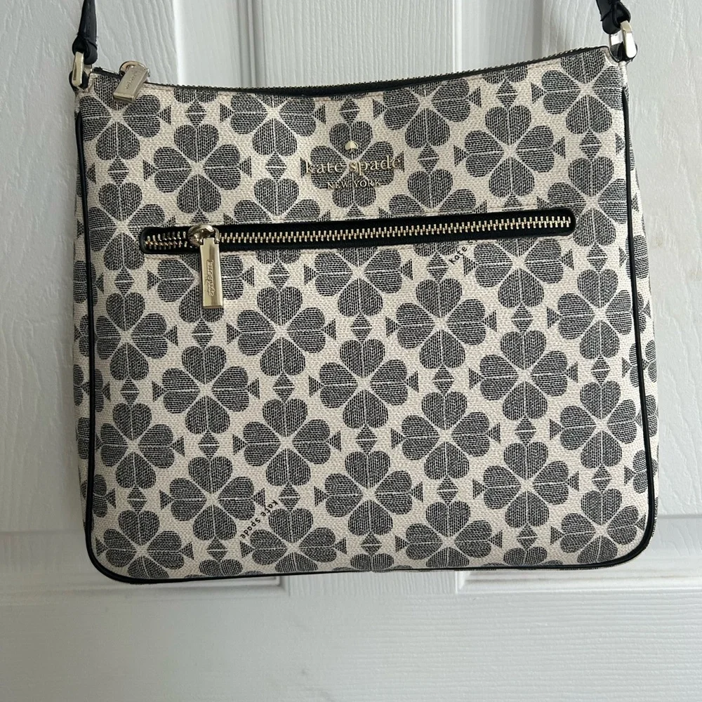 Signature Kate Spade Flower Large Swingpack Crossbody - Picture 3 of 7